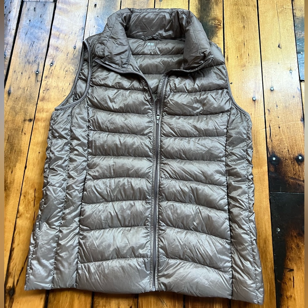 Uniqlo Women’s Ultra Light Down Vest Beige Outerwear Full Zip